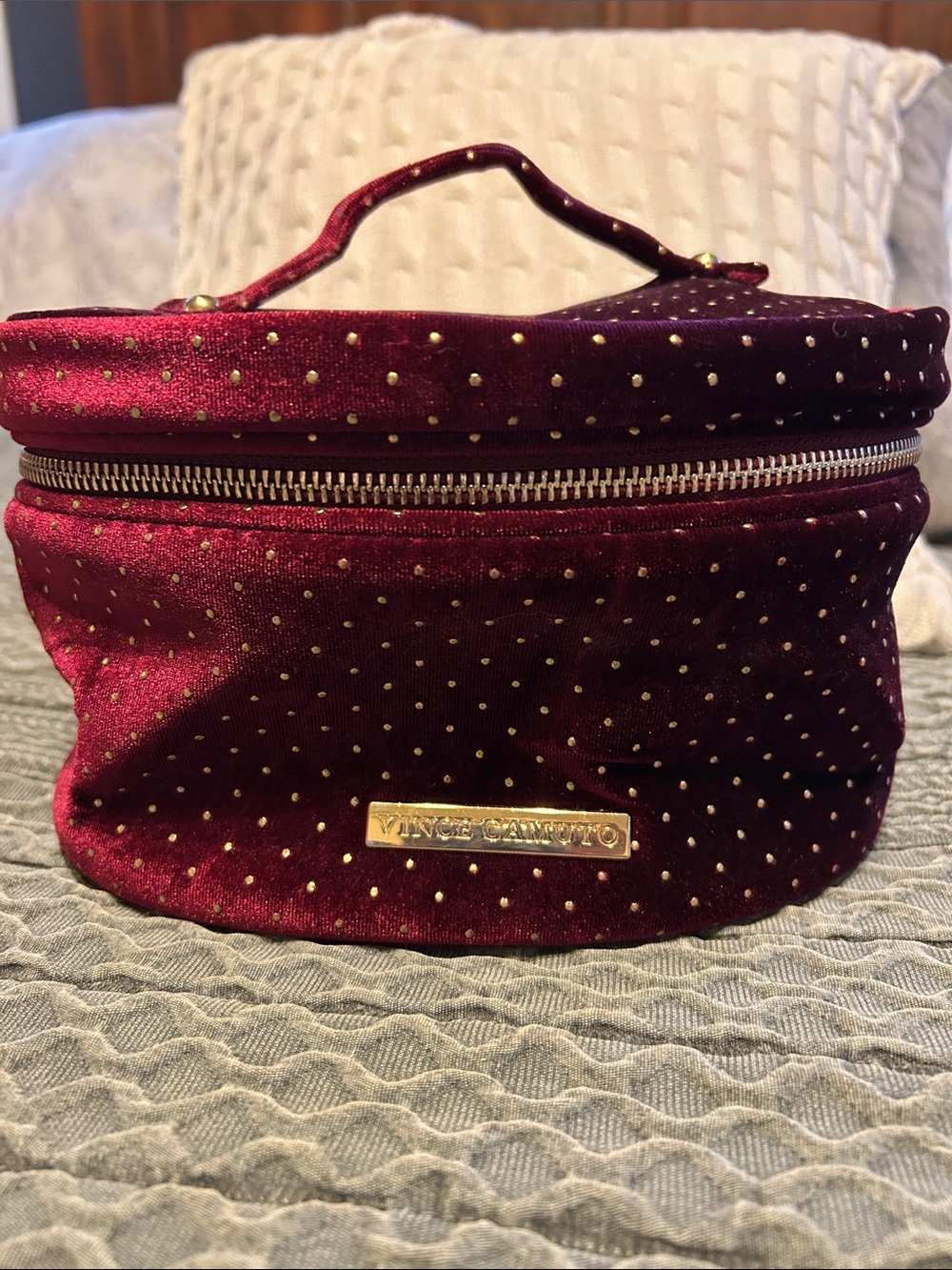 NWOT. Vince Camuto Makeup/toiletry bag